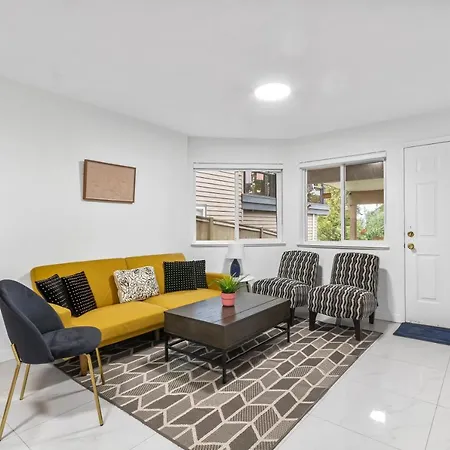 Pristine 3 Beds 2 Washroom Guest Suite Surrey Exterior photo