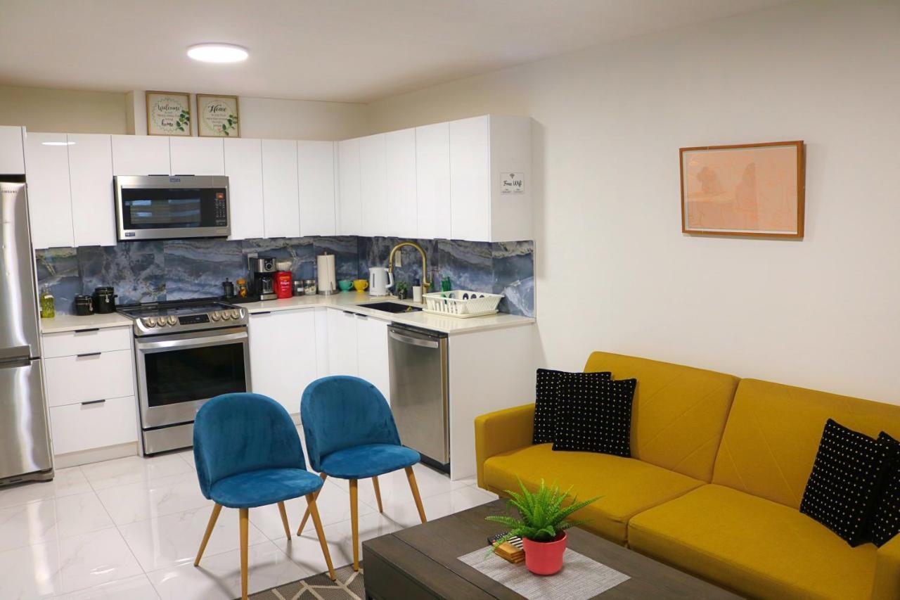 Pristine 3 Beds 2 Washroom Guest Holiday home Surrey